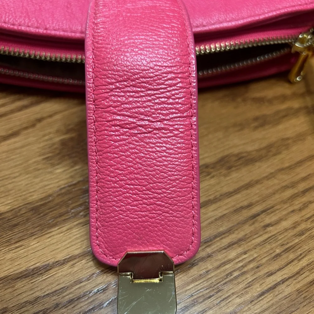 Talbots Pink Leather Shoulder Bag EUC
Approx 9”X 6” x 2 1/2” - Picture 8 of 10